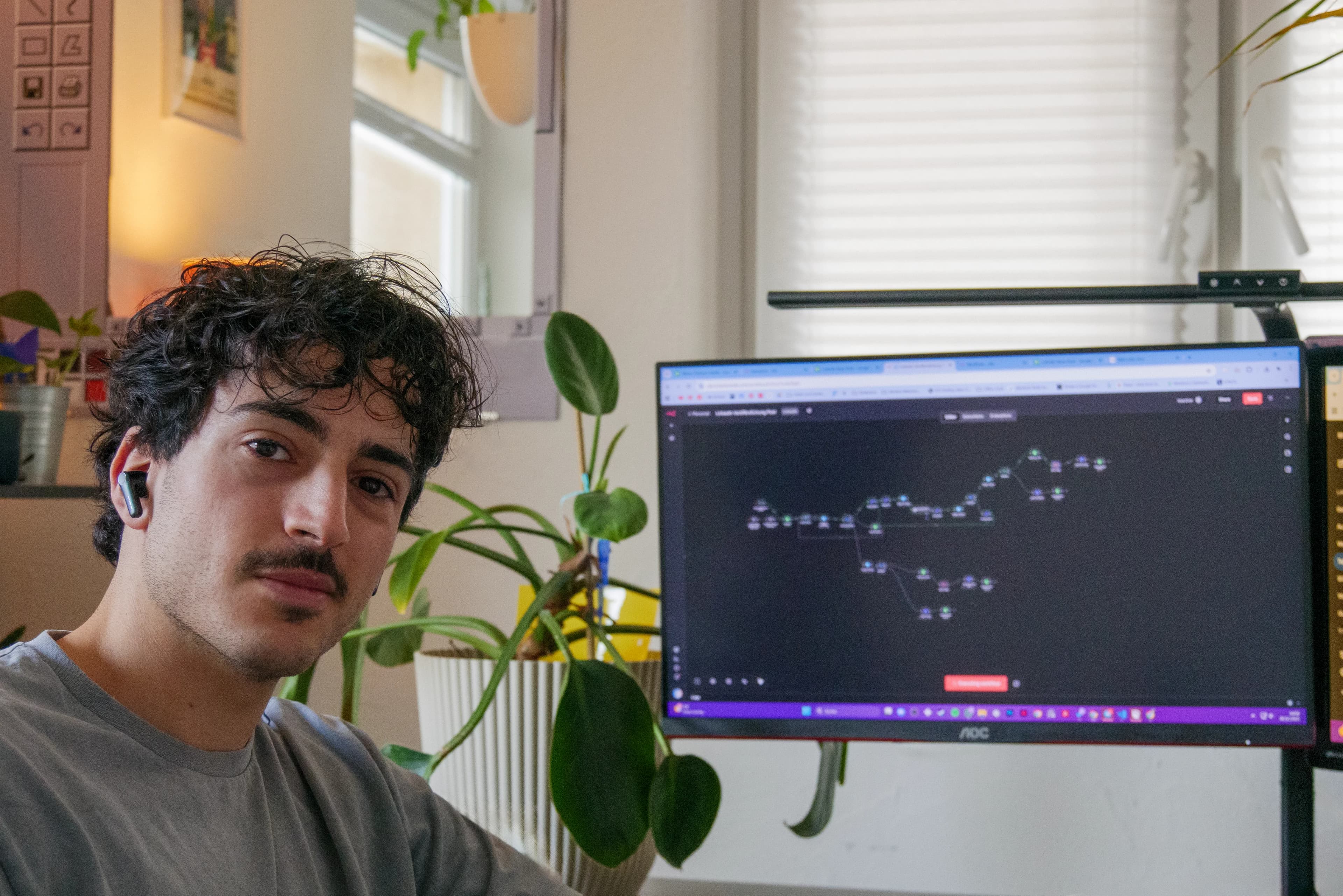 Giovanni Briante am Schreibtisch: System & Software-Experte